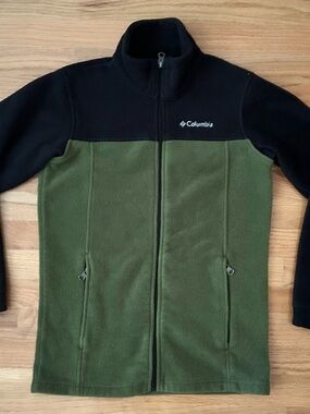 Columbia Fleece Jacket in Olive Green and Black